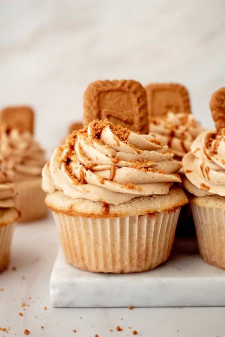 Caramel Cheesecake Biscoff Cupcake